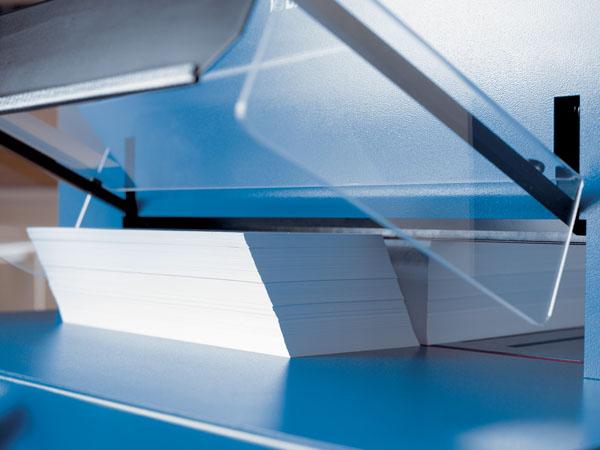 dahle-846-(500)-sheet-stack-paper-cutter-1